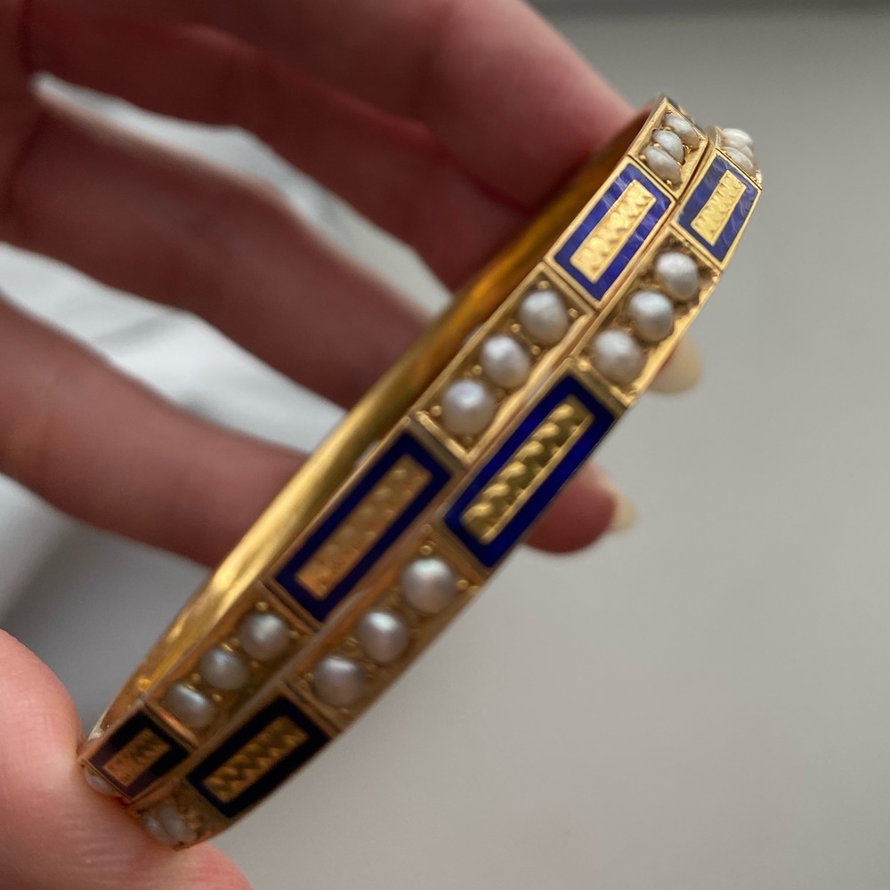 Two 14k gold bangles